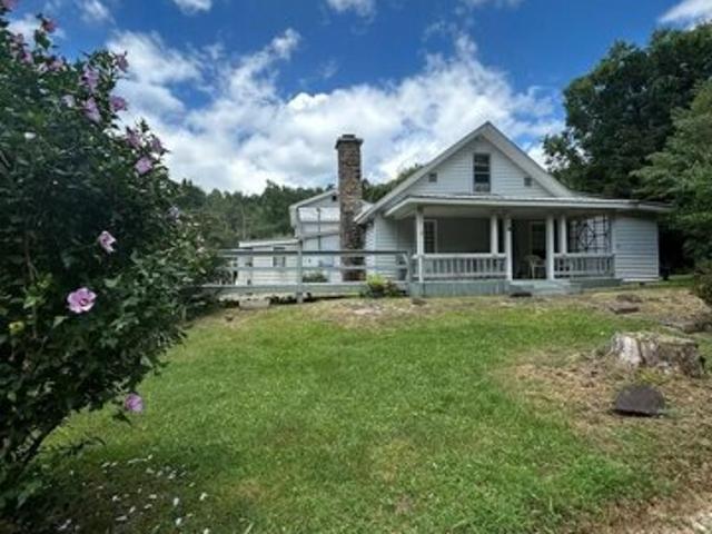 House for sale in Hayesville