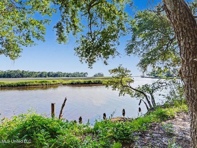 Land for sale in Ocean Springs, Mississippi