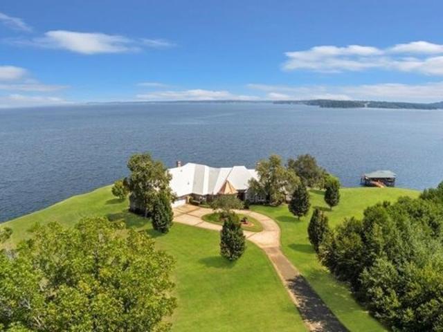 House for sale in Hemphill, Texas