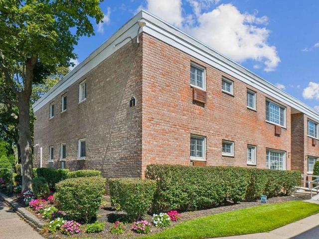 Apartment for rent in Eagle Rock Apartments at Carle Place, Carle Place
