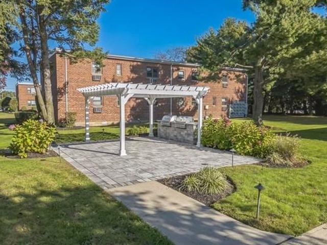 Apartment for rent in Hicksville