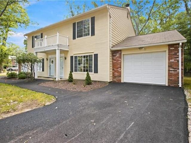 House for sale in Warwick, Kent County
