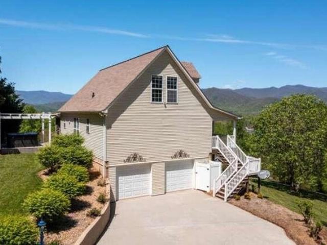 House for sale in Hayesville