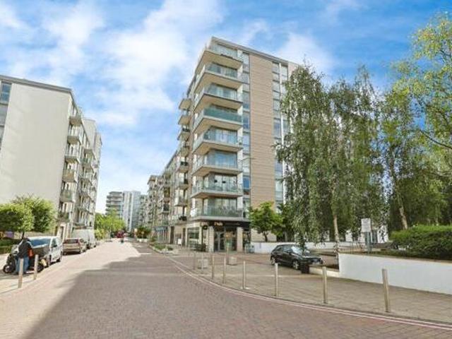 House for sale in Brentford End, Greater London