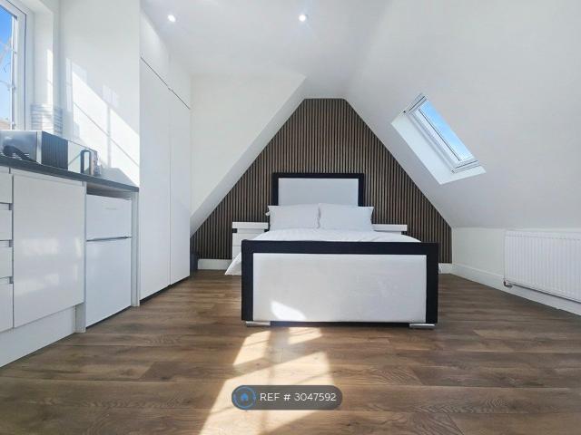Studio for rent in London Borough of Brent, Greater London
