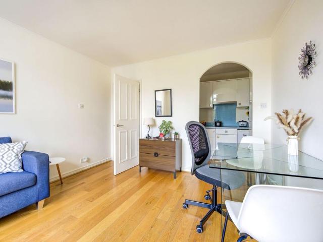 Apartment for rent in Earl's Court, Greater London