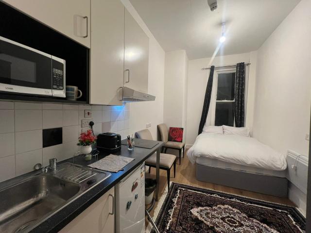 Studio for rent in Earl's Court, Greater London