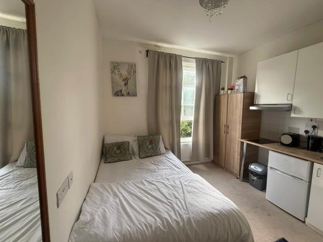 Studio for rent in Earl's Court, Greater London