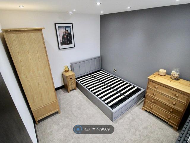 Room for rent in Furzedown, Greater London