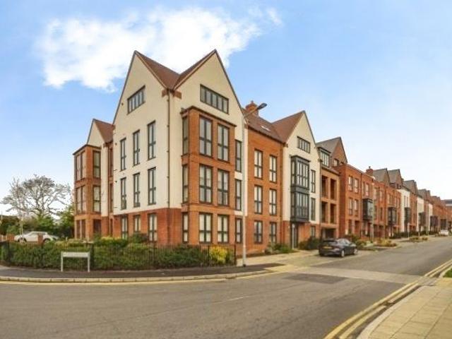 Apartment for rent in Emmbrook, Wokingham