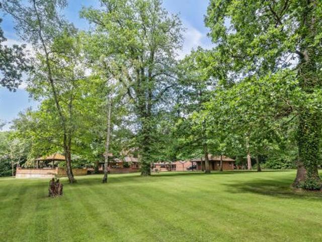House for sale in Ascot