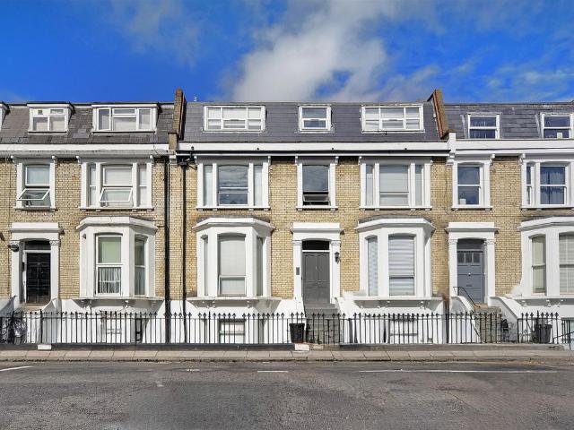 Studio for rent in Earl's Court, Greater London