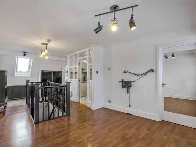 Apartment for rent in Earl's Court, Greater London