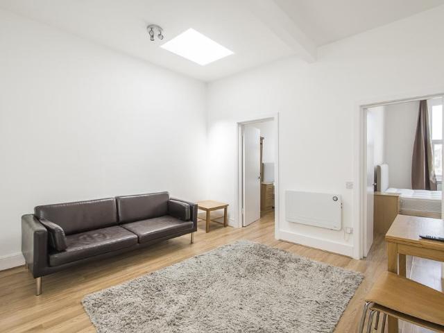 Apartment for rent in Earl's Court, Greater London