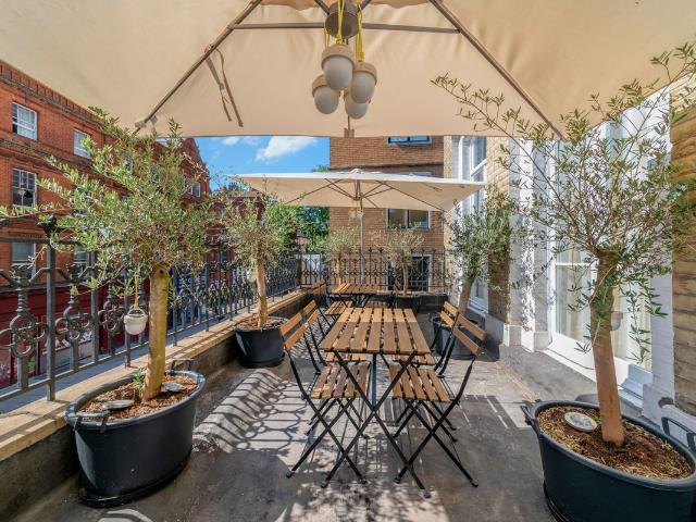 Room for rent in Earl's Court, Greater London