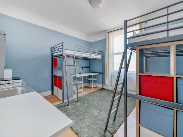 Room for rent in Earl's Court, Greater London