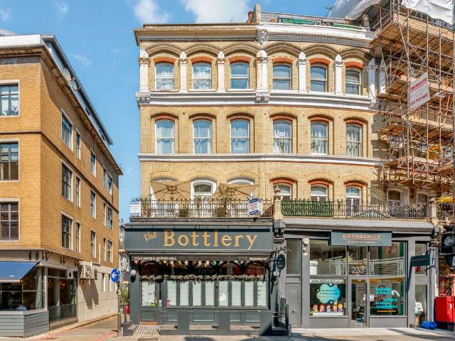 Room for rent in Earl's Court, Greater London