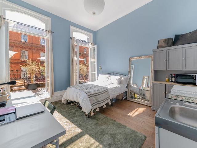 Room for rent in Earl's Court, Greater London