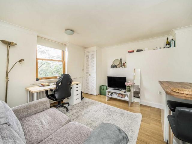 Apartment for rent in Earl's Court, Greater London