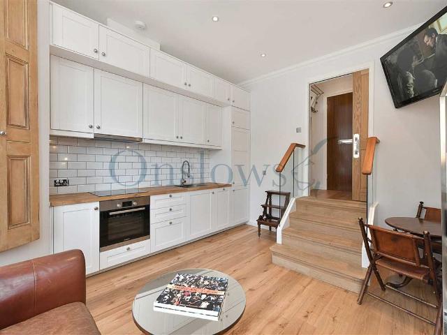 Apartment for rent in Earl's Court, Greater London