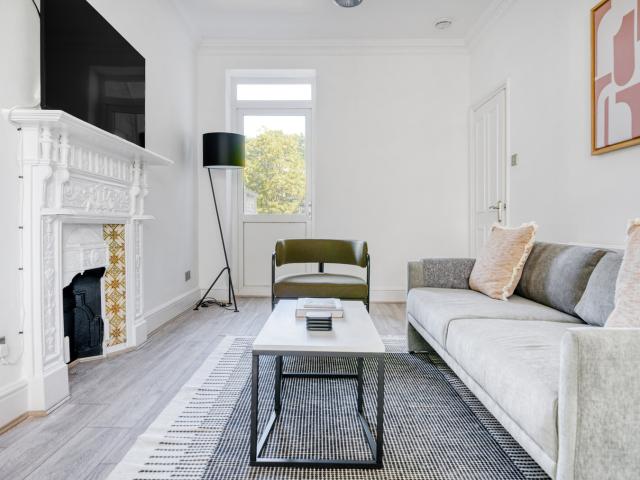 Apartment for rent in Earl's Court, Isle Of Man