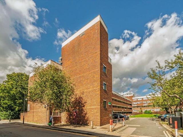 House for rent in Barnsbury, Greater London