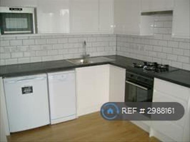 Apartment for rent in Summerstown, Greater London
