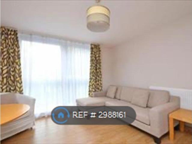 Apartment for rent in Summerstown, Greater London