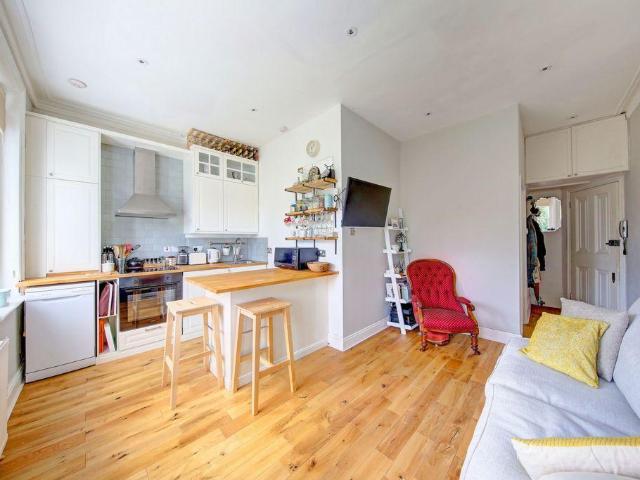 Apartment for rent in Earlsfield, Greater London