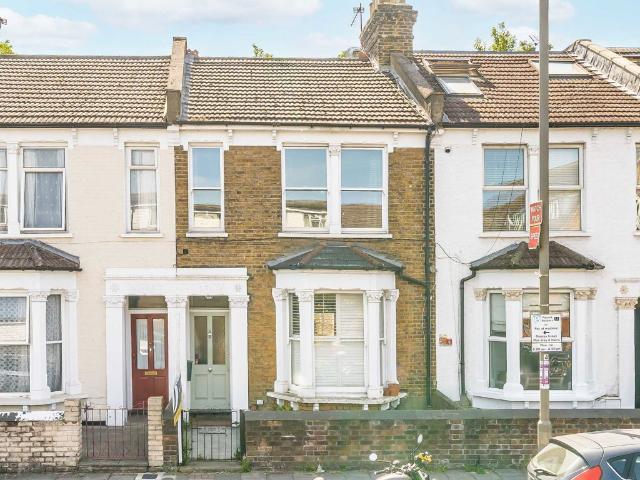 House for rent in Earlsfield, Greater London