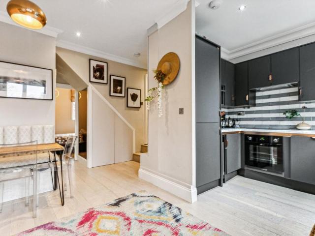 Apartment for rent in Earlsfield, Greater London
