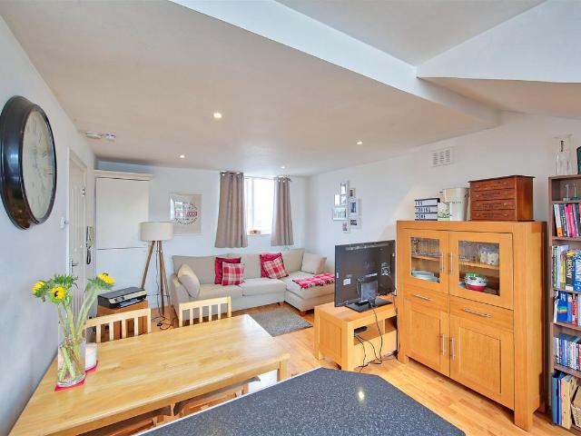 Apartment for rent in Earlsfield, Greater London