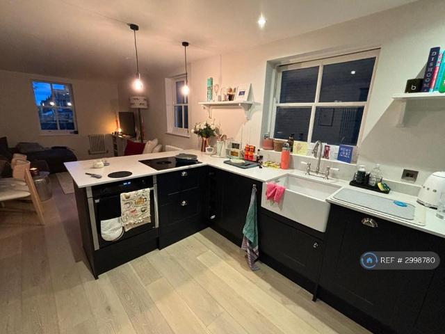 House for rent in Earlsfield, Greater London