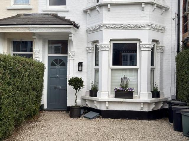 House for rent in Earlsfield, Greater London