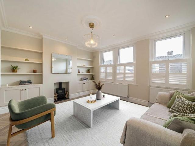 House for rent in Earlsfield, Greater London