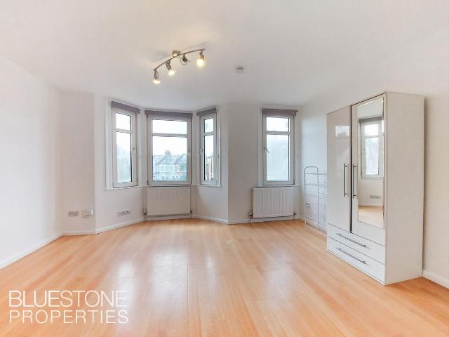 Studio for rent in Earlsfield, Greater London