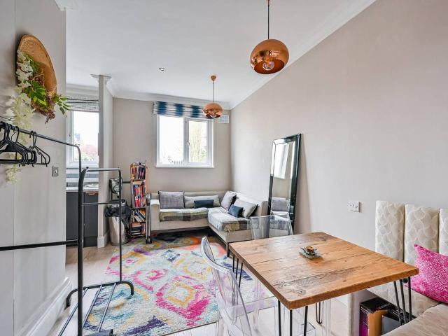 Apartment for rent in Earlsfield, Greater London