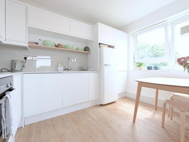 Apartment for rent in Summerstown, Greater London