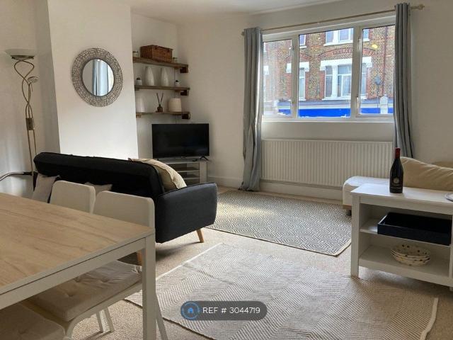 Apartment for rent in Earlsfield, Greater London