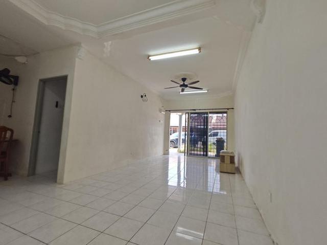 Terraced House for sale in Malaka