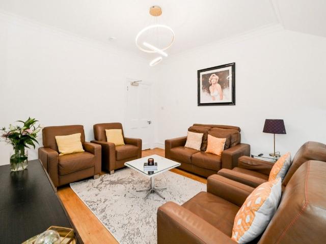 Apartment for rent in West Kensington, Greater London