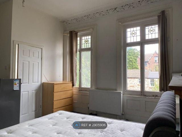Studio for rent in Calderstones