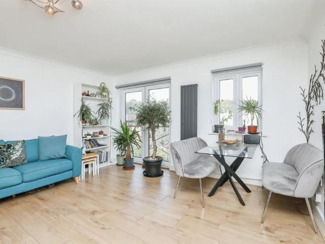 Apartment for rent in Lakenham, East Bank