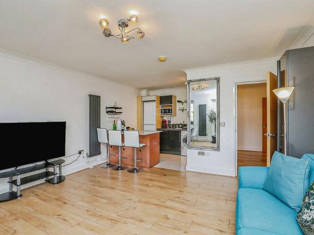 Apartment for rent in Lakenham, East Bank