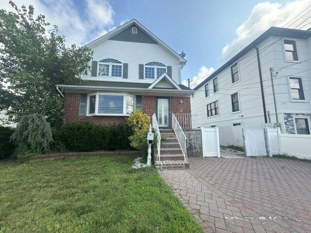 House for sale in East Rockaway