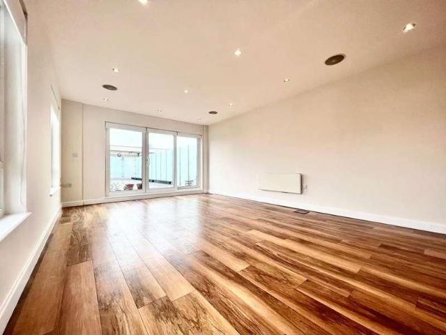 Apartment for rent in Beaufort Park, Greater London
