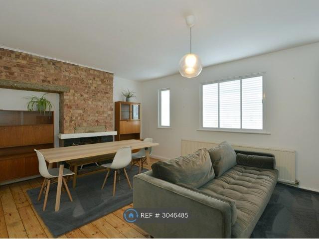 House for rent in London Borough of Barnet, Greater London