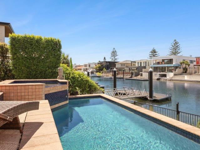 House for sale in Surfers Paradise, Gold Coast City