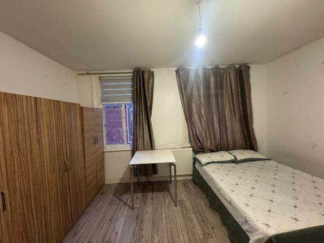 Room for rent in Plashet, Greater London