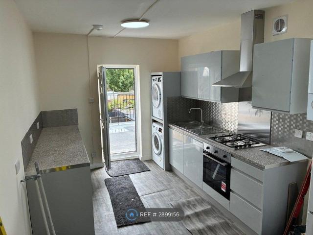 Apartment for rent in Plashet, Greater London